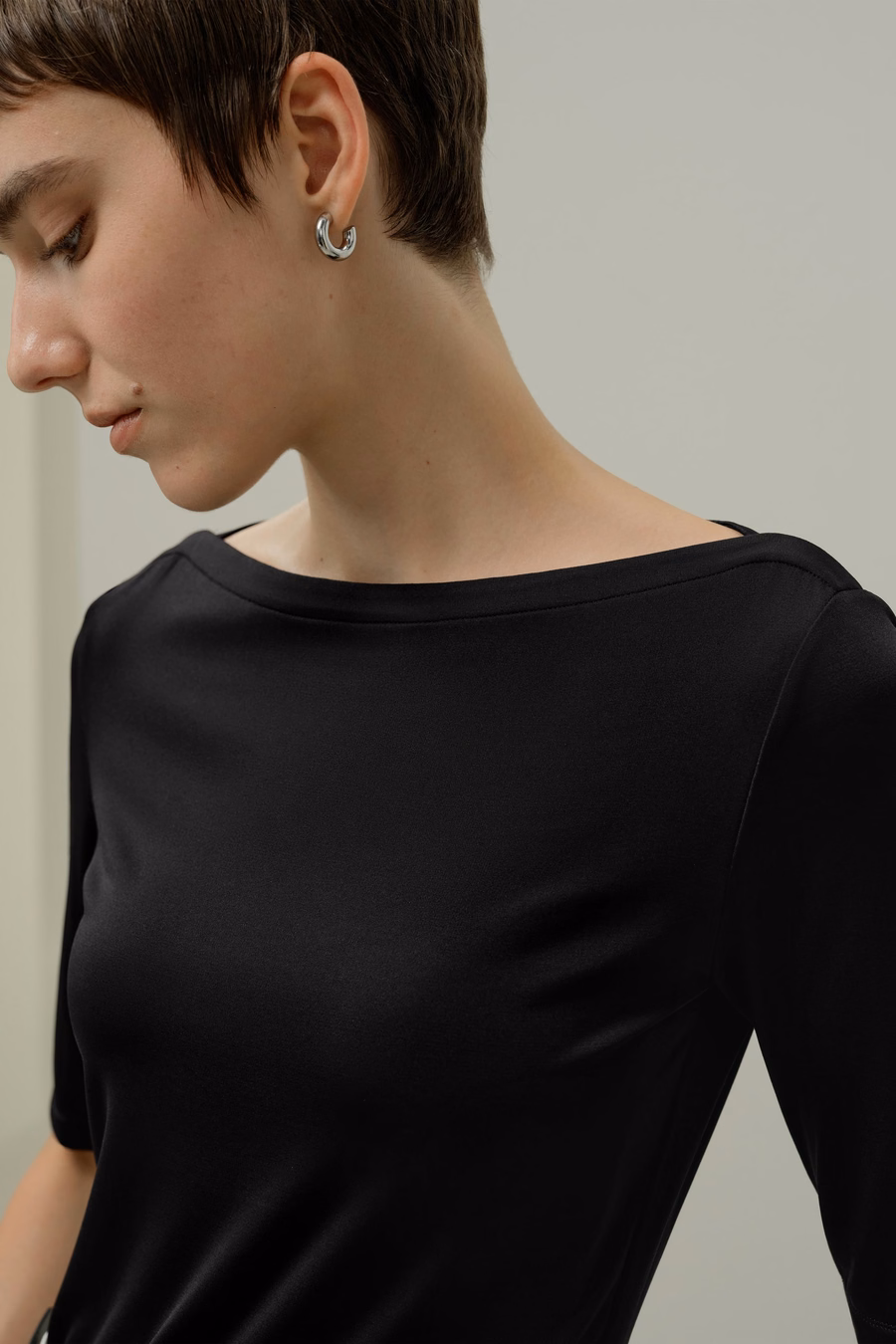 Top de cuello bote de jersey de seda Breeze