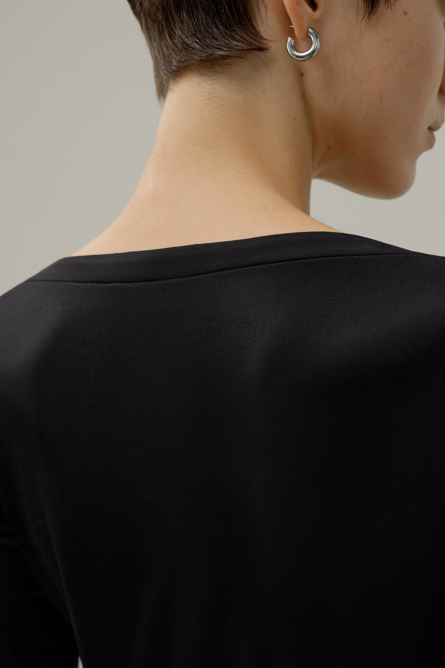 Top de cuello bote de jersey de seda Breeze