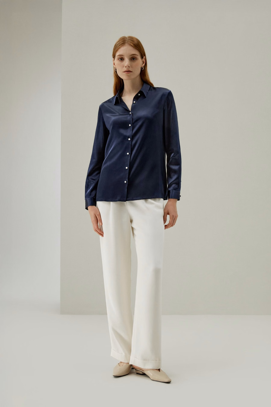 Camisa de Seda con Botón de Perla Clásica