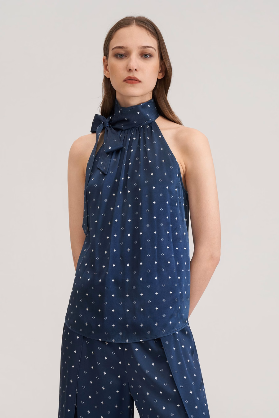 Camisa de seda con cuello halter