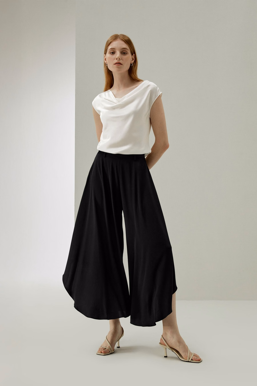 Pantalones de seda de pierna ancha