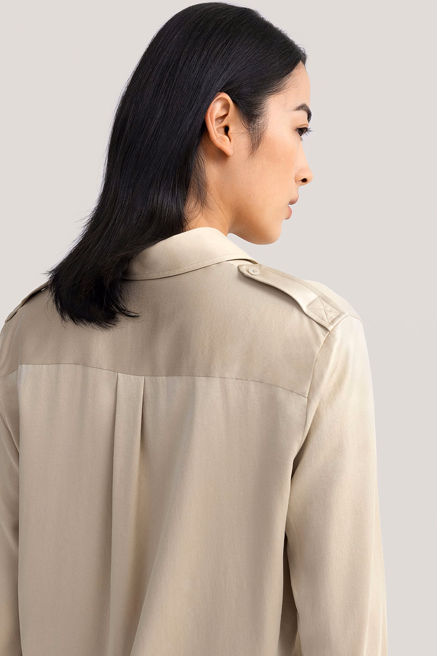 Camisa de seda lavada con epaulettes