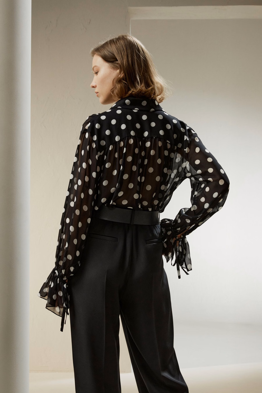Blusa de georgette con puntos de lunares