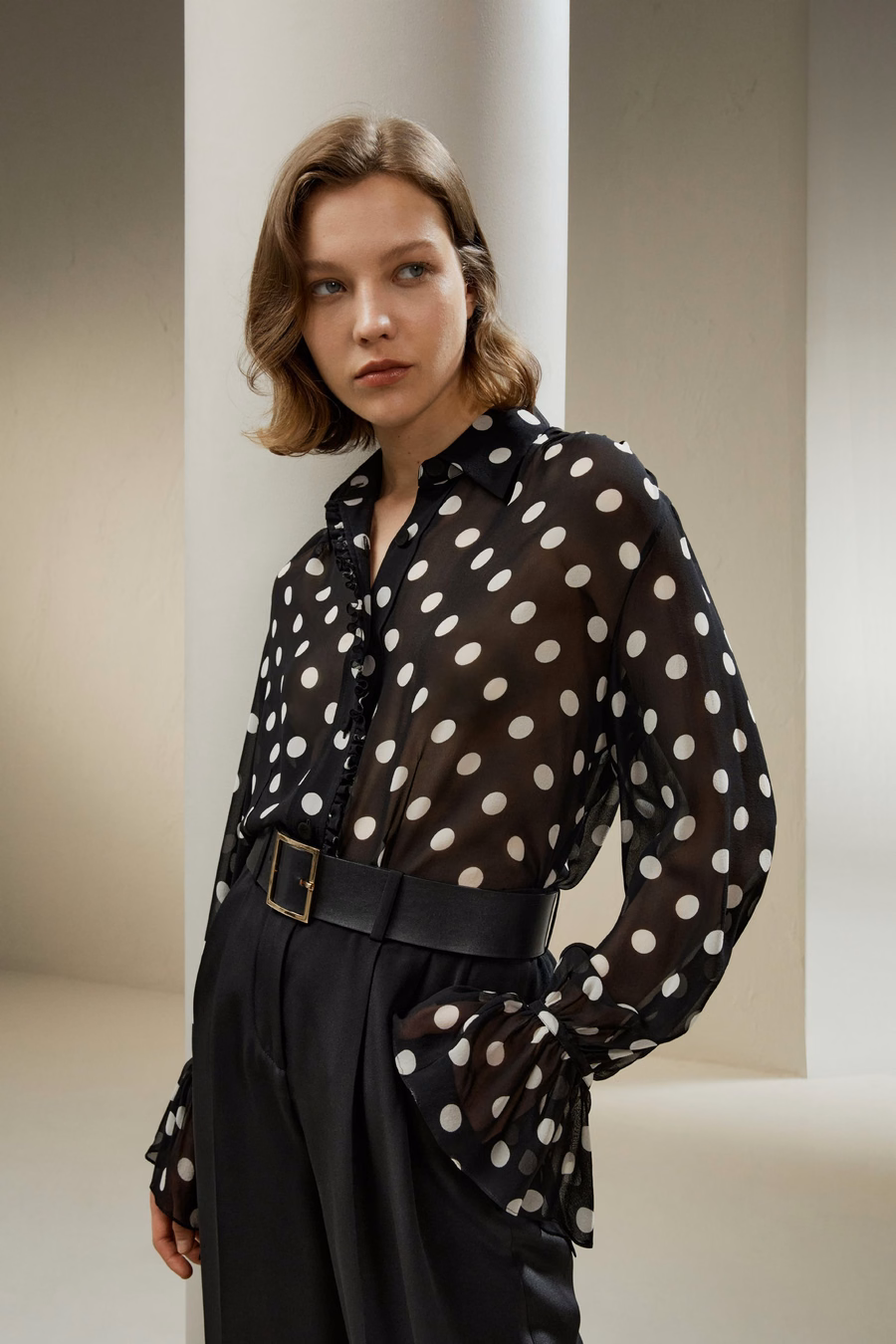Blusa de georgette con puntos de lunares