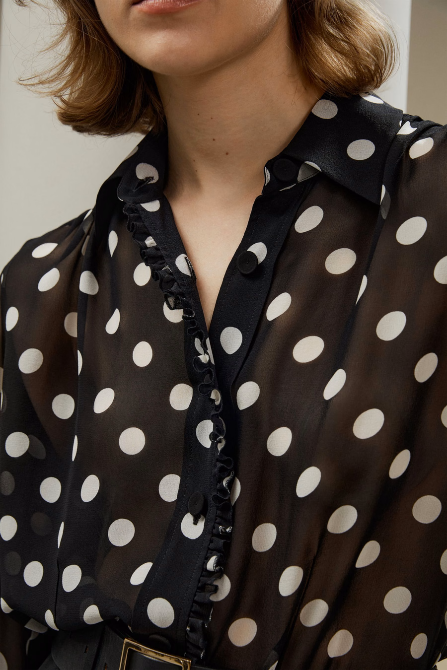 Blusa de georgette con puntos de lunares