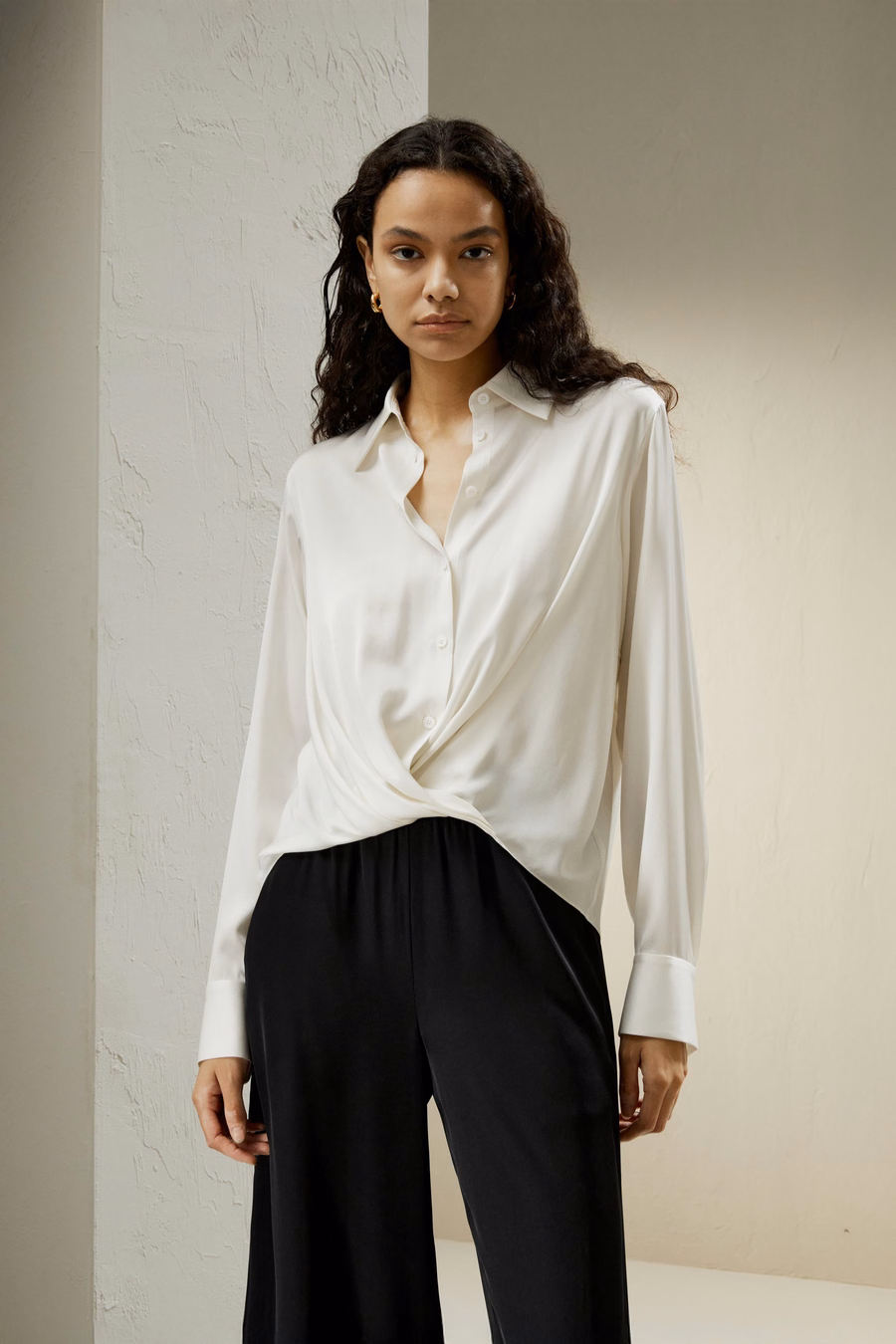 Blusa de Seda con Pliegues en el Dobladillo