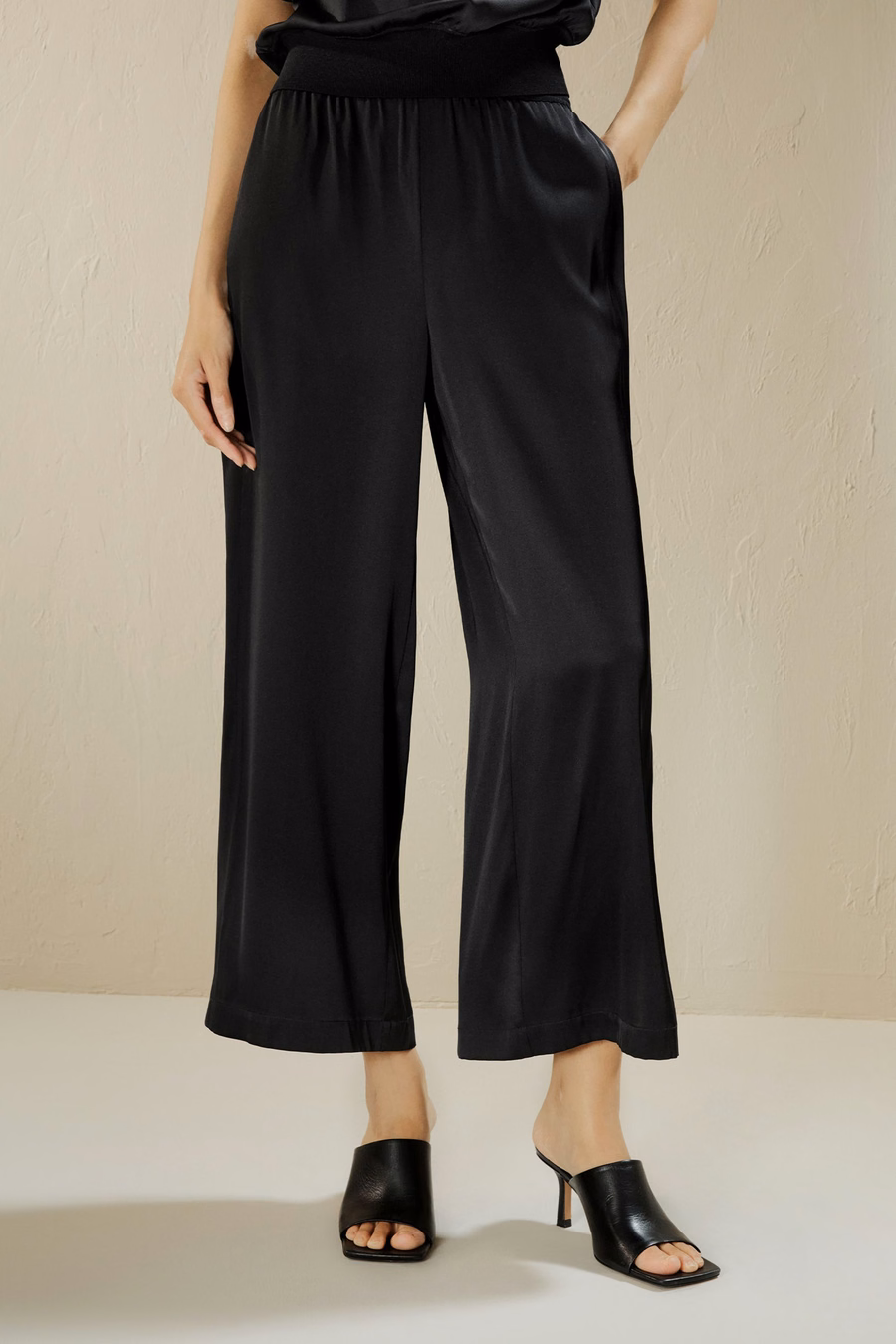 Pantalones de seda con pierna ancha y cortos