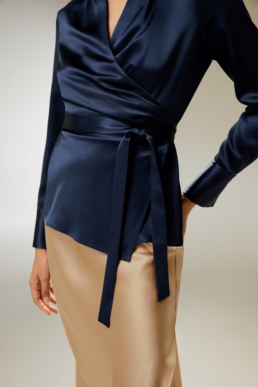 Blusa envolvente de seda