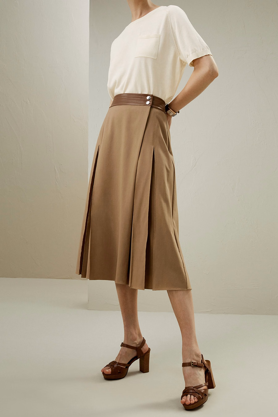 Falda midi envolvente de lana merina