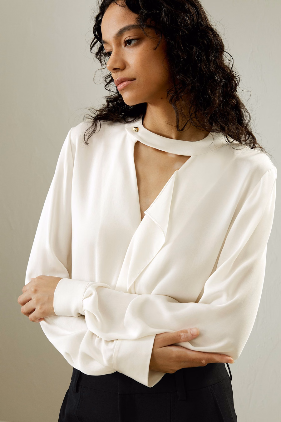 Camisa de cuello en V