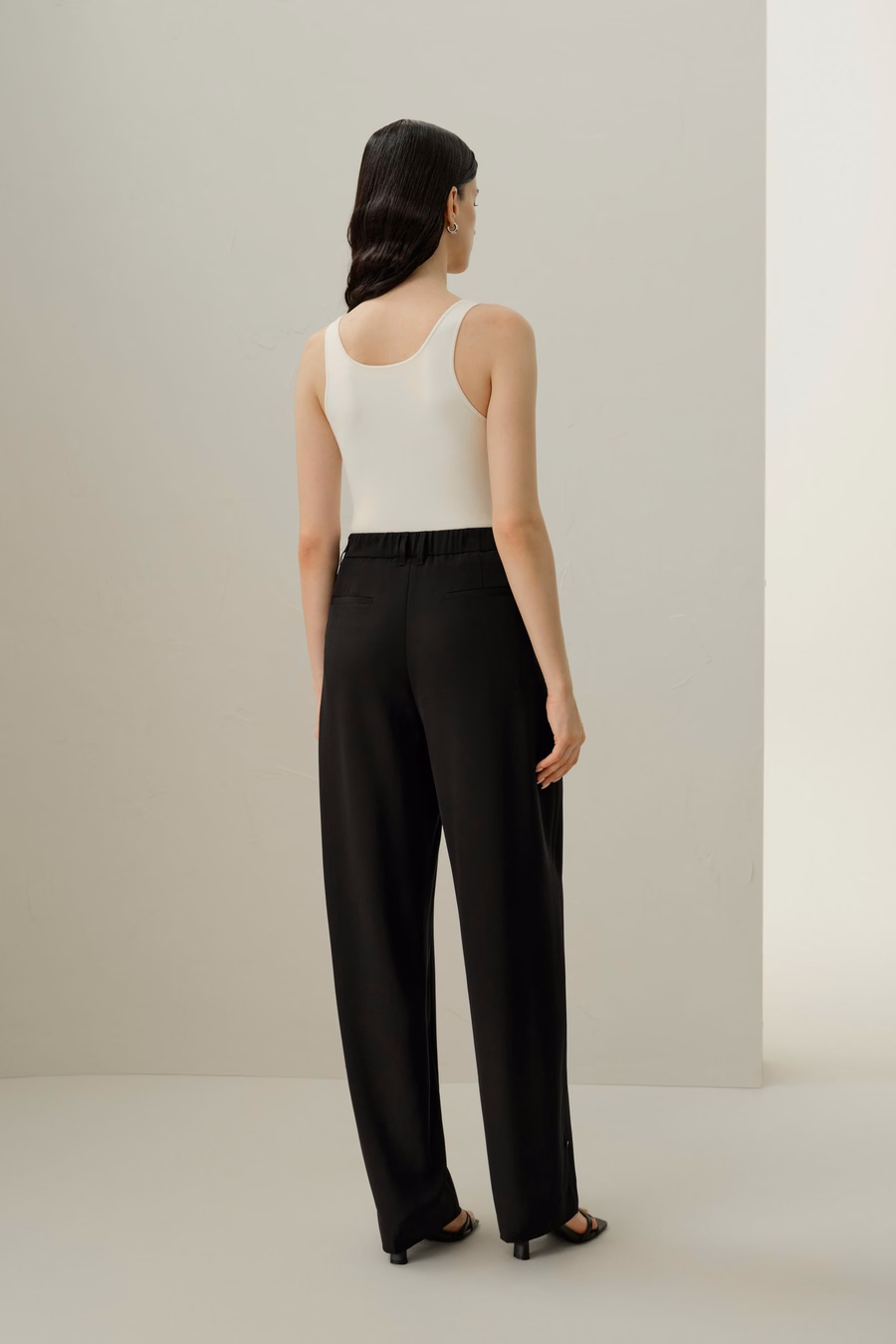 Pantalones de crepé de seda con costura curva