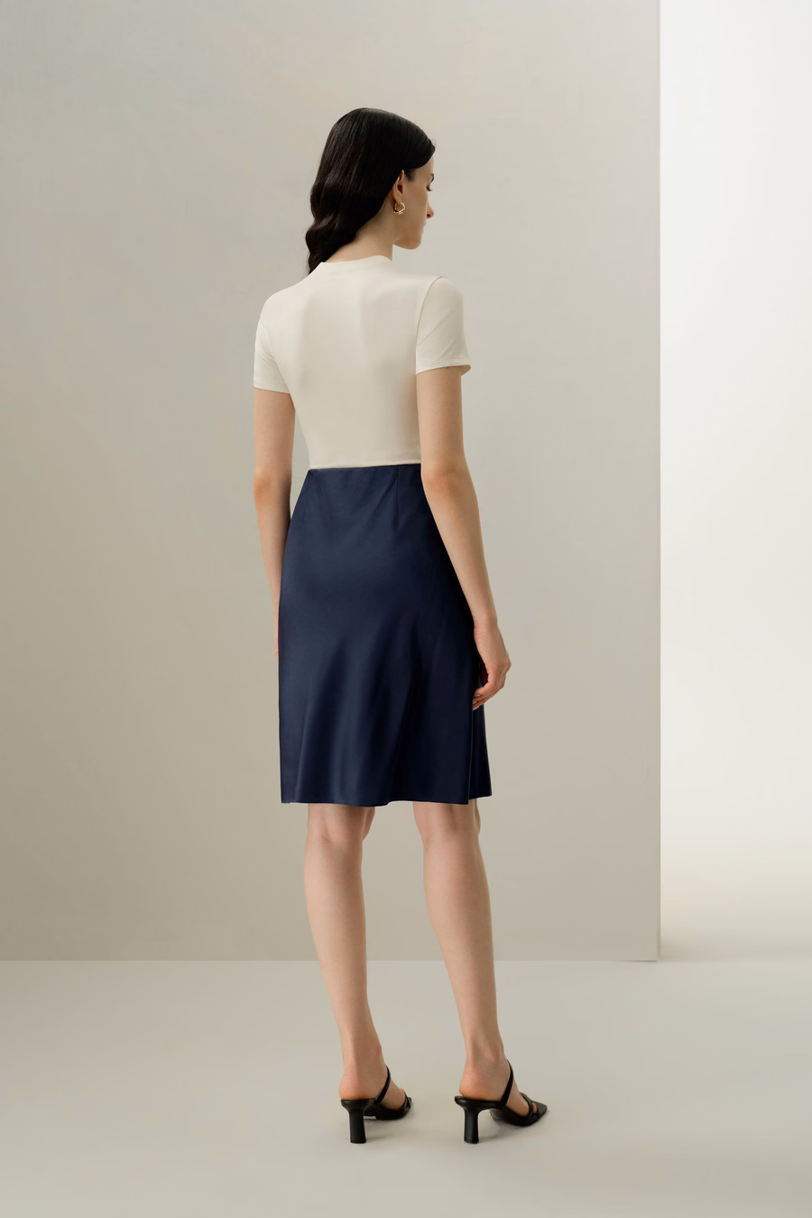 Falda Minimalista de Charmeuse Elástica