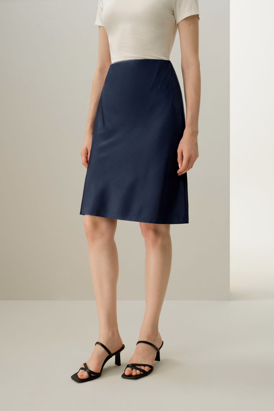 Falda Minimalista de Charmeuse Elástica