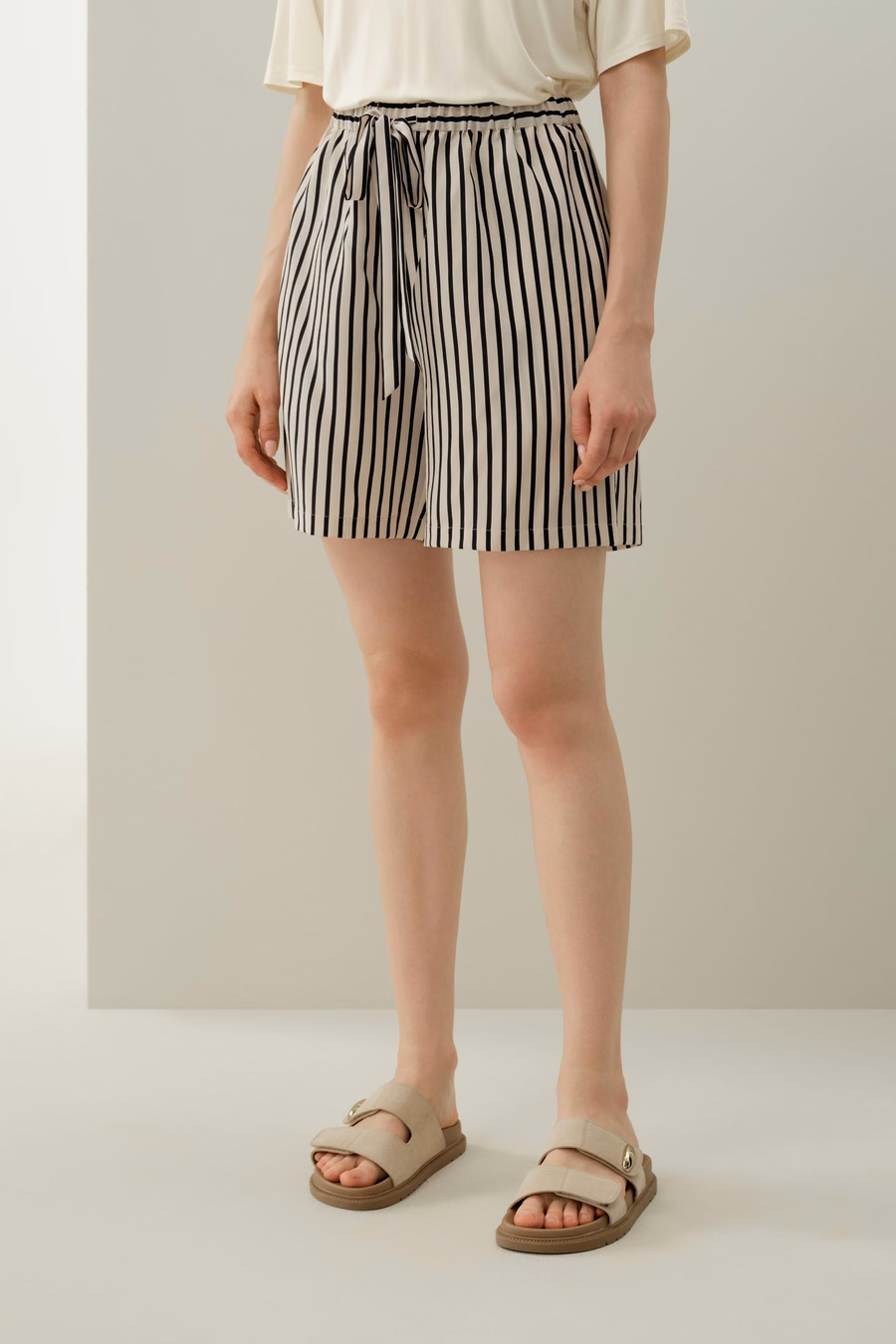 Shorts de Seda Rayada