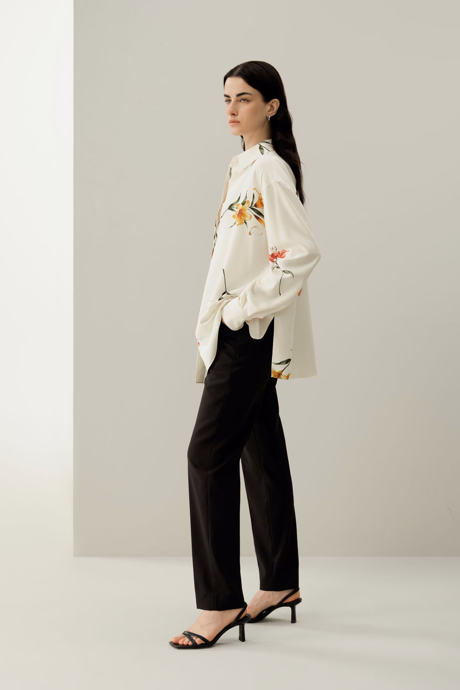 Camisa oversize de seda con estampado de lirios