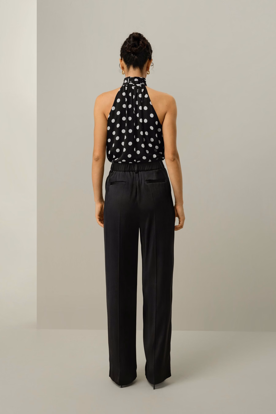 Top de seda georgette convertible con lunares