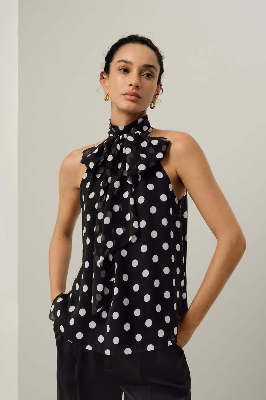 Top de seda georgette convertible con lunares