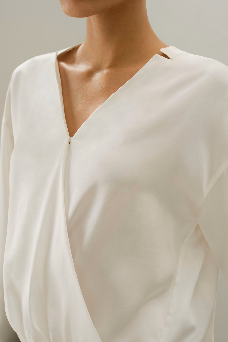 Camisa de V regular de Charmeuse de Seda